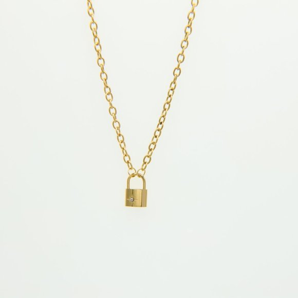 Padlock Star Pendant 18K Gold Plated Necklace - Picture 7 of 11